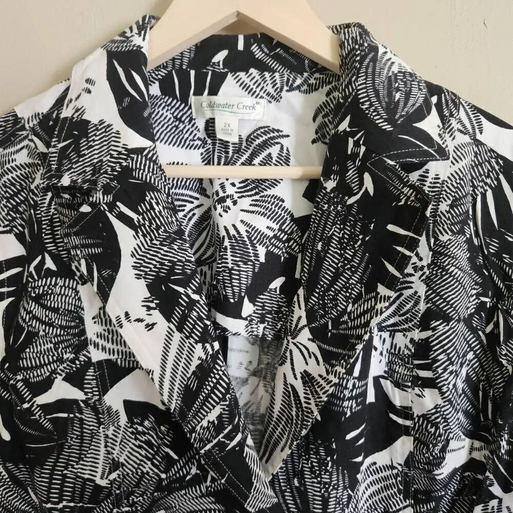 J5  Coldwater Creek Black and white floral jacket - Picture 5 of 15